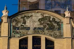Панно «Жизнь» на фасаде гостиницы «Метрополь» в Москве