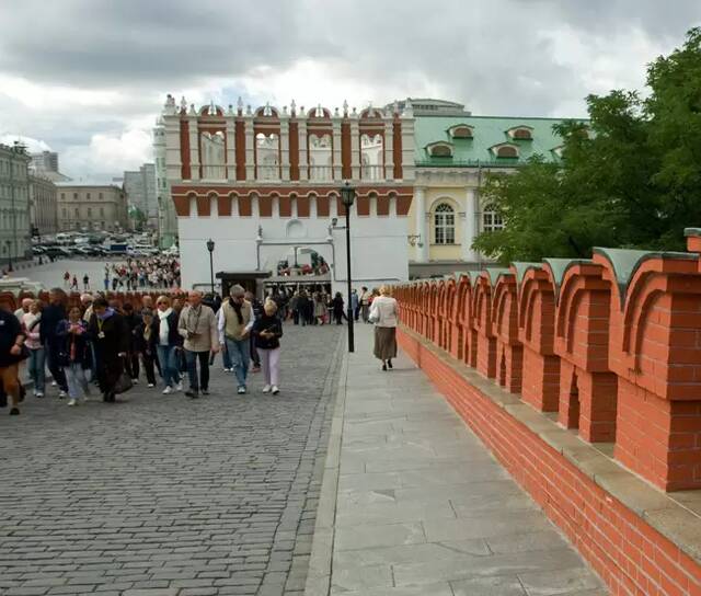 Московский Кремль, Кутафья башня — вход для посетителей