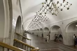 Станция метро «Менделеевская»