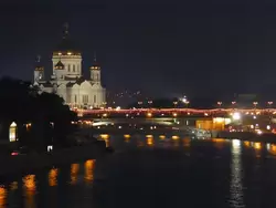 Река Москва и храм Христа Спасителя