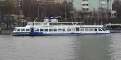 Прогулочный корабль на Москве-реке