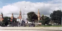 Фото с Москвы-реки: Васильевский спуск, собор Василия Блаженного, кремль