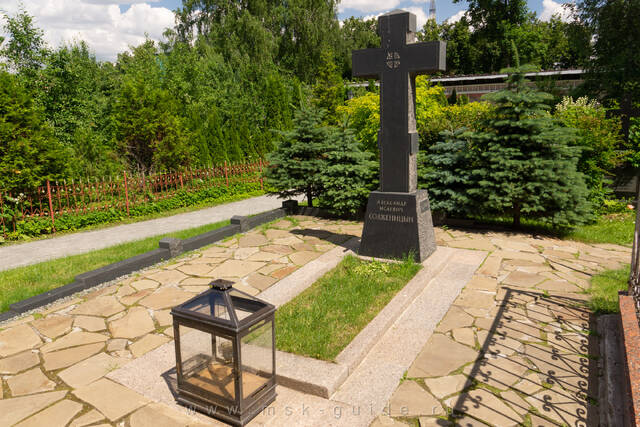 Донской монастырь, могила Александра Исаевича Солженицына