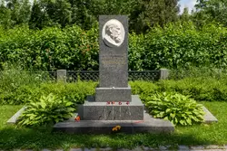 Могила русского учёного Николая Егоровича Жуковского
