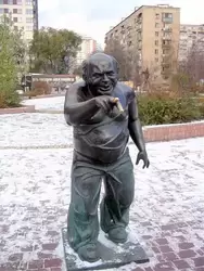 Памятник Леонову в Москве