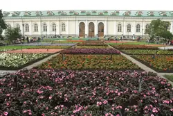 Манеж в Москве и цветники в Александровском саду