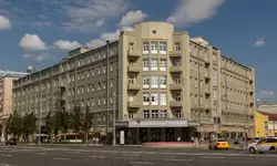 Здание гастронома «Смоленский», бывший магазин «Торгсин» — «торговля с иностранцами»