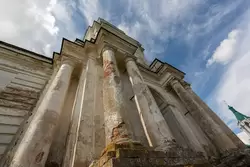 Колонны колокольни, Спасо-Яковлевский Димитриев монастырь