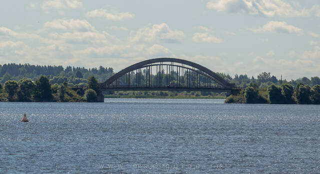 Горбатый мост через реку Жабню в Калязине