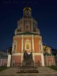 Собор Богоявленского монастыря и памятник монахам-просветителям братьям Лихудам