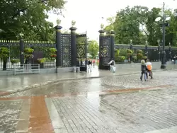 Александровский сад в Москве, решётки ворот