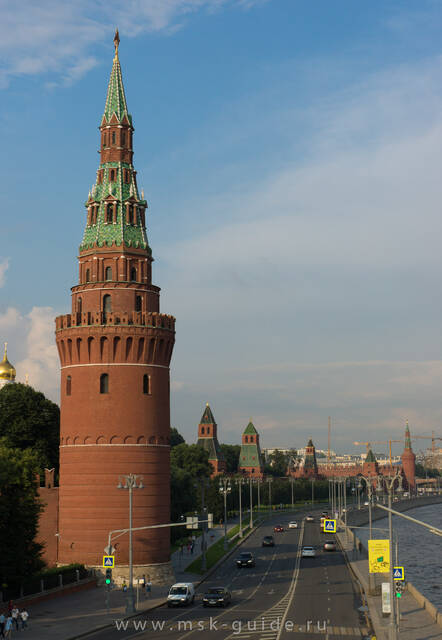 Московский Кремль, Водовзводная башня и Кремлевская набережная