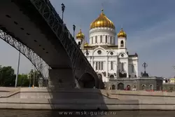 Пешеходный Патриарший мост и Храм Христа Спасителя