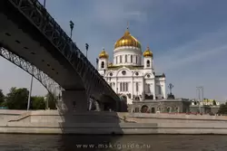 Пешеходный Патриарший мост и Храм Христа Спасителя в Москве