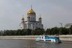 Вид на Храм Христа Спасителя с Москвы реки