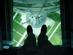 Смотровая площадка на Останкинской башне, стеклянный пол