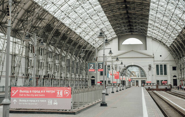 Киевский вокзал, платформы поездов
