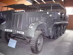 Танковый музей, полугусеничный тягач