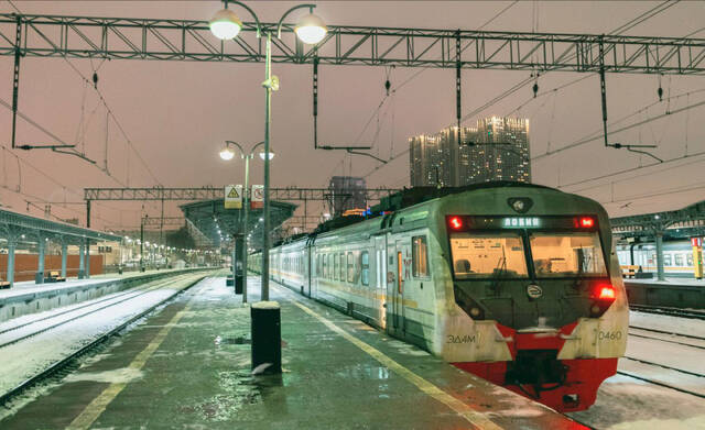 Поезд у платформы Савеловского вокзала