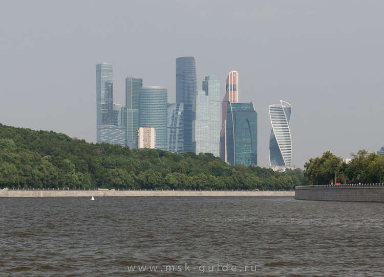 Лужнецкая набережная Москва. Смотровая площадка на набережной Тараса Шевченко. Москва Сити река. Смотровая площадка в башни эволюции.