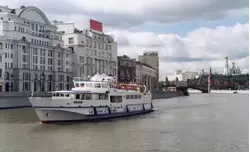 Теплоход на Москве-реке