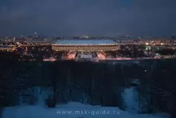 Смотровая площадка Воробьевы горы, вид зимой ночью
