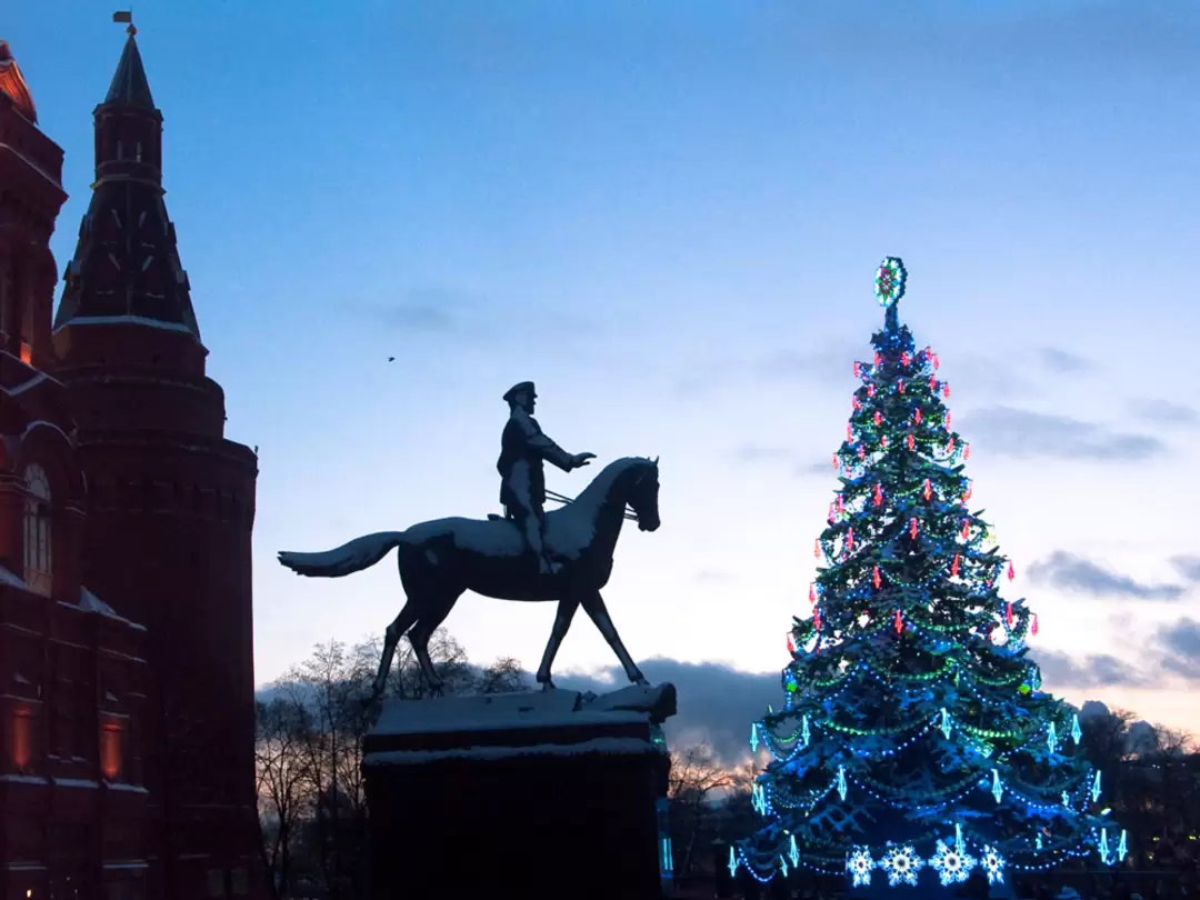 Памятник маршалу Жукову в Москве