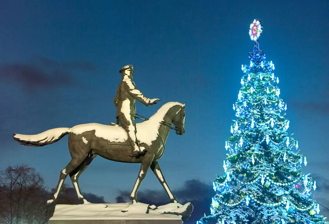 Памятник Жукову в Москве