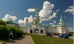 Главный вход в Новоиерусалимский монастырь