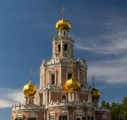 Луковка и колокольня церкви Покрова в Филях