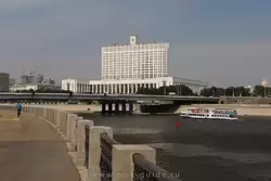 Новоарбатский мост и здание Правительства РФ