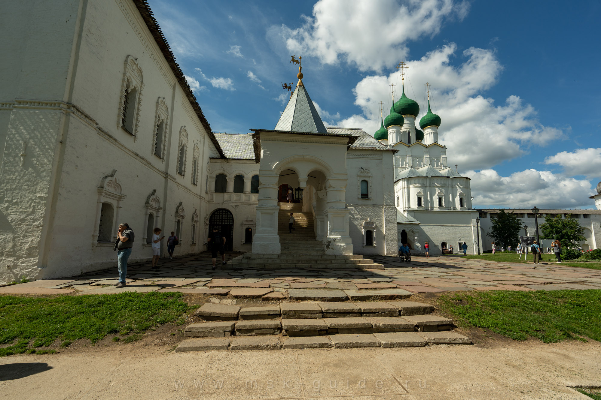 Вход в Красные палаты