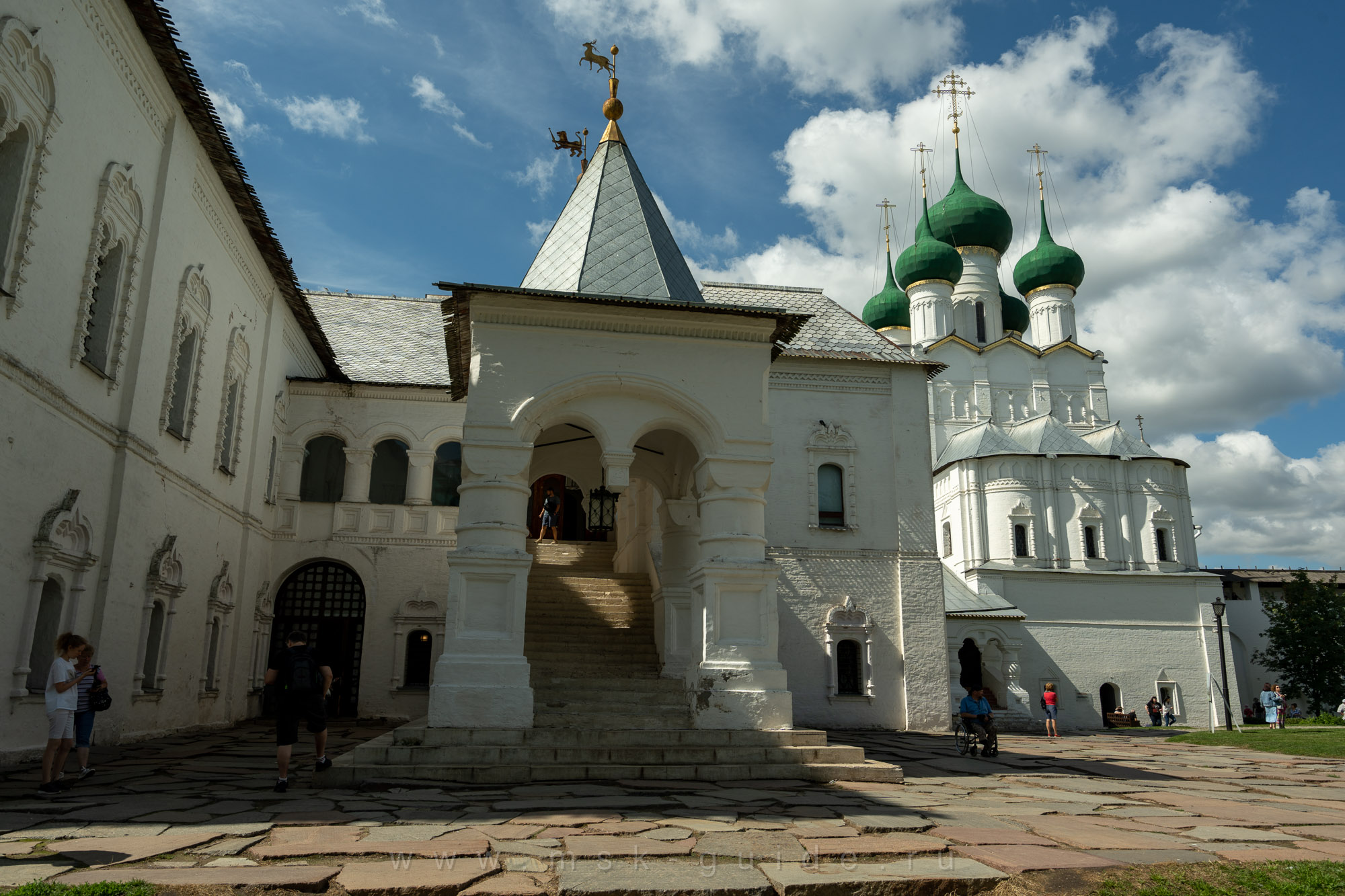 Вход в Красные палаты