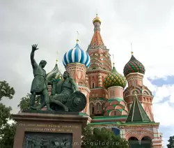 Красная площадь, собор Василия Блаженного и памятник Минину и Пожарскому