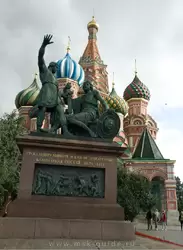 Собор Василия Блаженного и памятник Минину и Пожарскому