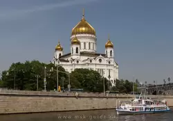 Храм Христа Спасителя - вид с Москвы реки
