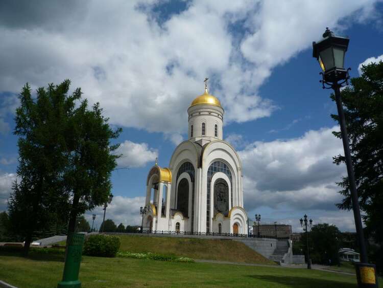 Цветочные часы на поклонной горе в москве фото