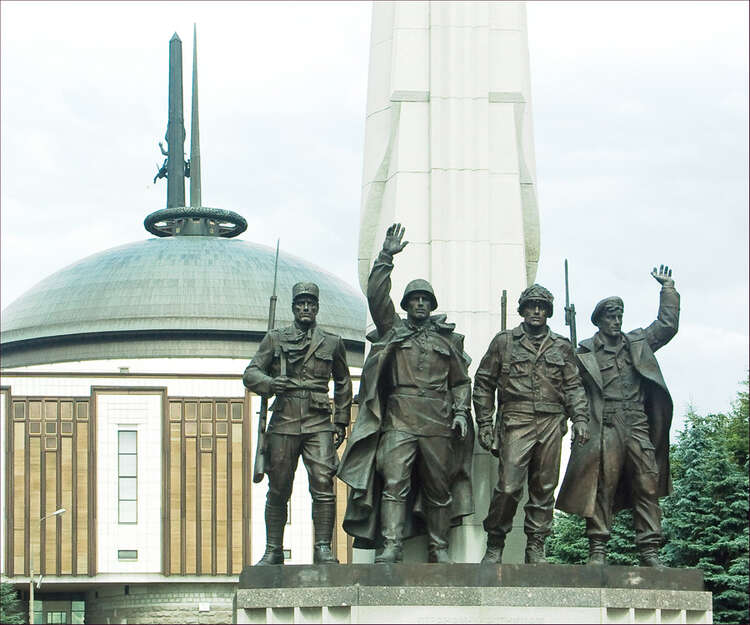 Военные памятники в москве фото и названия