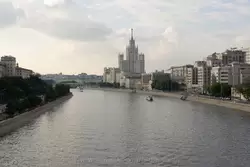 Вид на Москву-реку и высотку на Котельнической набережной