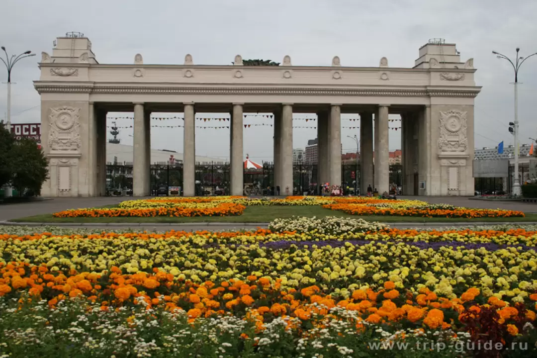 Парк горького 28.06 2024. Парк Горького Москва. Парк культуры Горького Москва. Центральный парк им Горького Москва. Парк Горького Москва площадь.