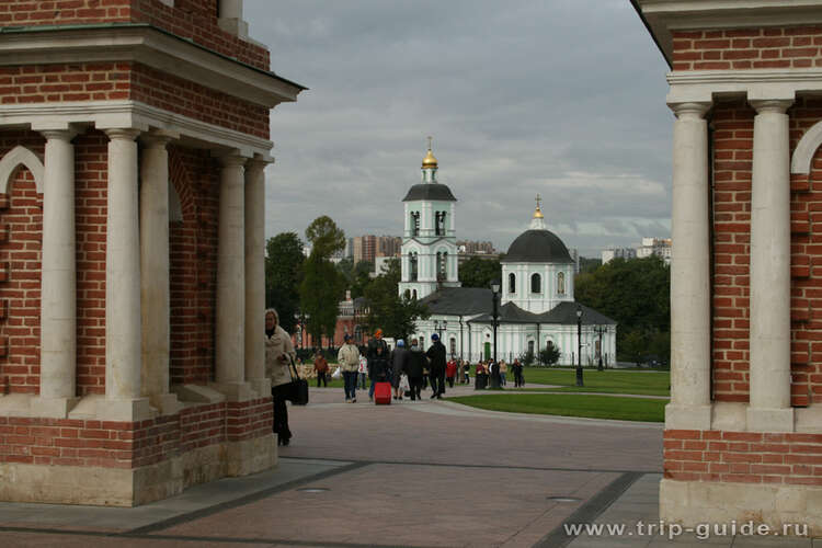 Парк Царицыно храм