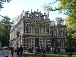 Средний дворец (Оперный дом) в усадьбе Царицыно