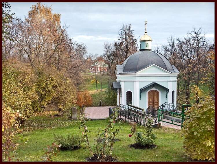 Храм Живоносный источник в Царицыно. Водосвятная часовня в Царицыно. Часовня иконы Божией матери Живоносный источник в Царицыно. Иконы храма Живоносный источник в парке Царицыно.